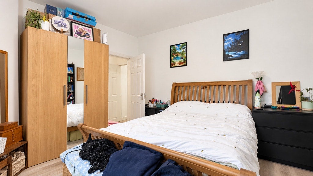 Flat Netherfield Road in Greater London
