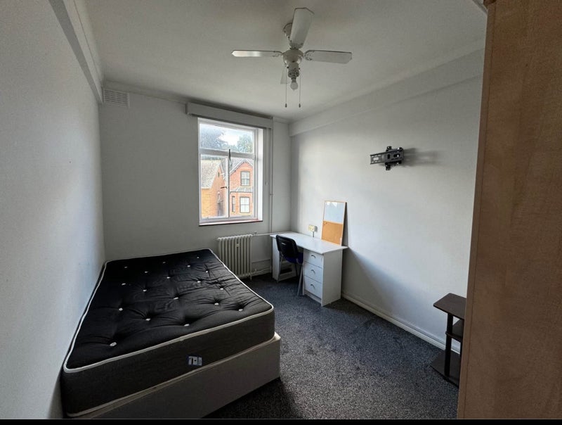 Room Demesne Road in Manchester