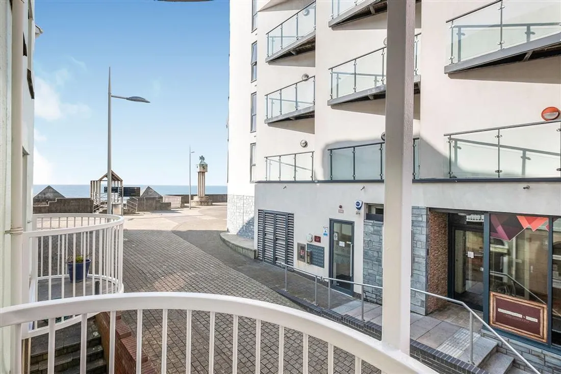 Flat Camona Drive in Swansea