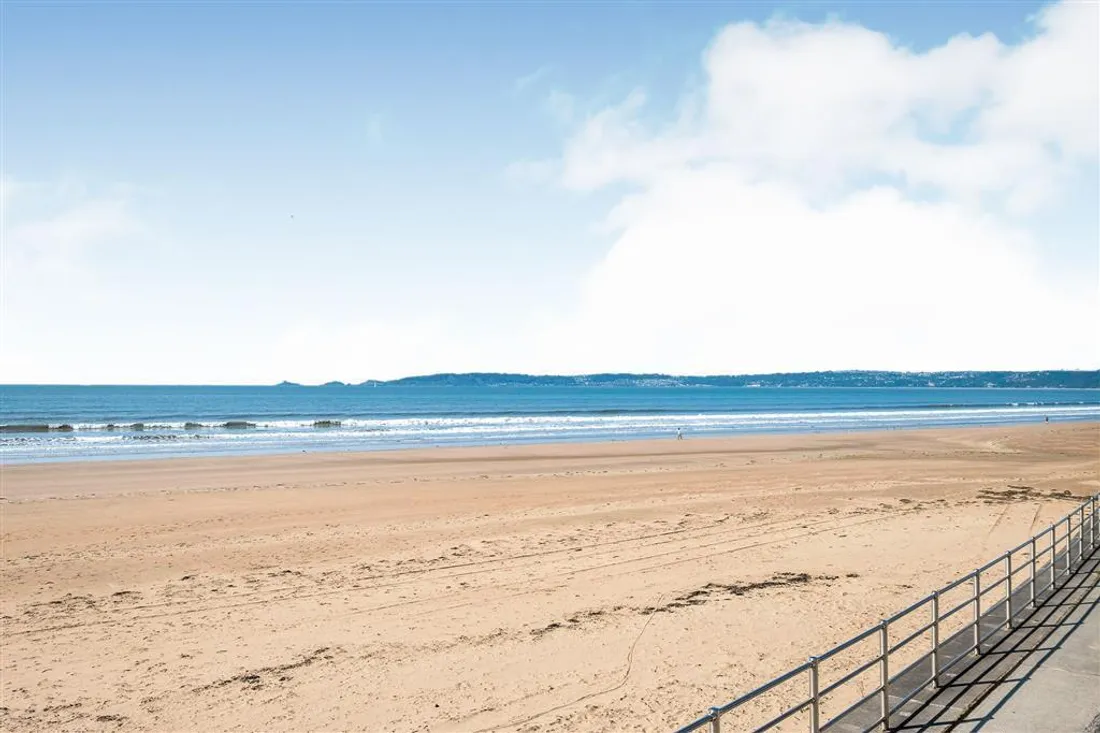 Flat Camona Drive in Swansea