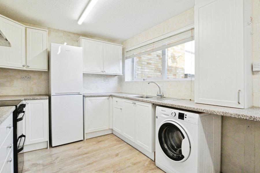 House Pinewood Close in St Albans