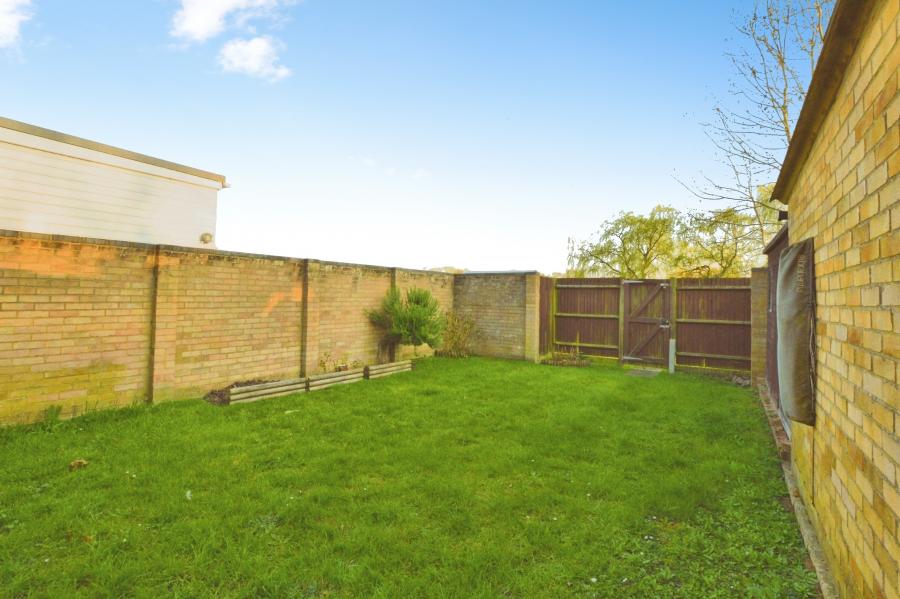 House Pinewood Close in St Albans
