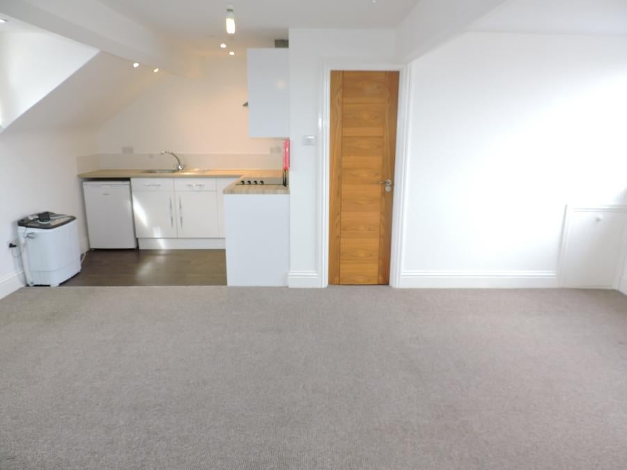 Flat Wollaton Road in Nottingham