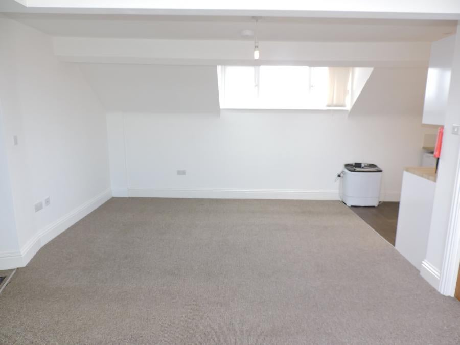 Flat Wollaton Road in Nottingham