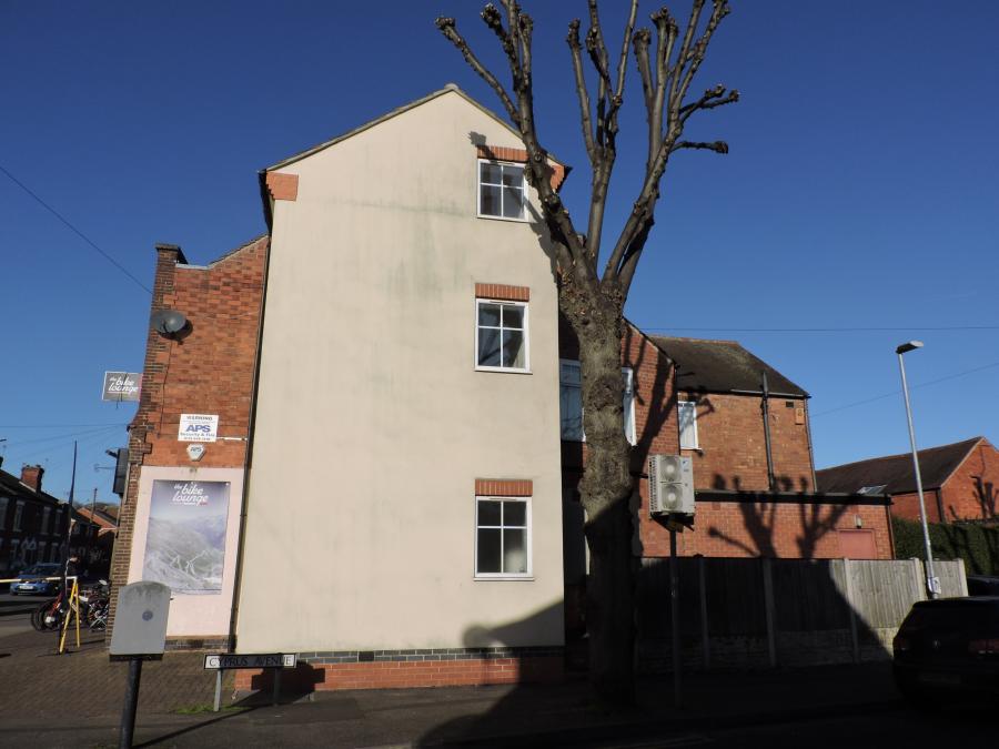 Flat Wollaton Road in Nottingham