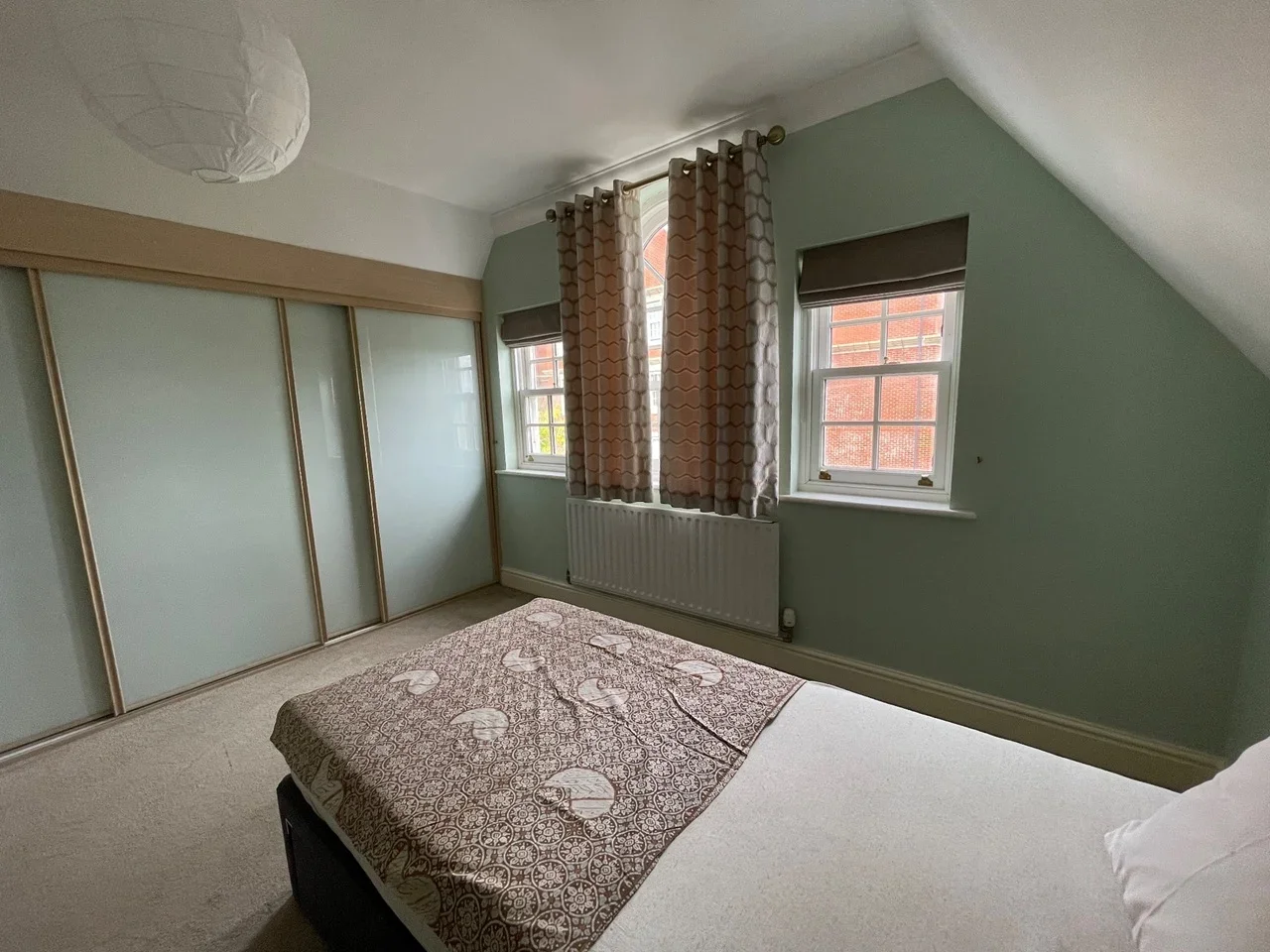Room Rhapsody Crescent in Brentwood