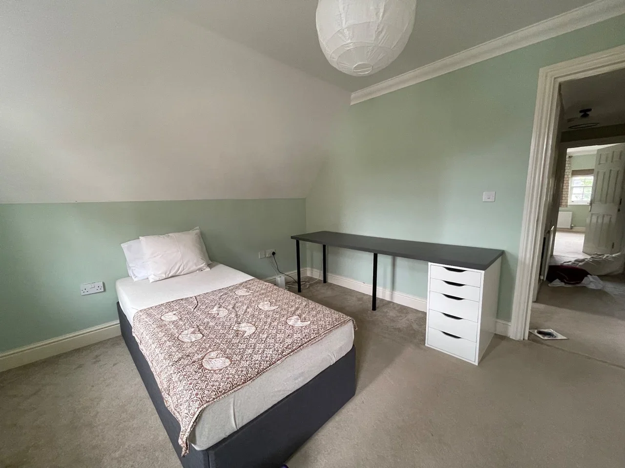 Room Rhapsody Crescent in Brentwood