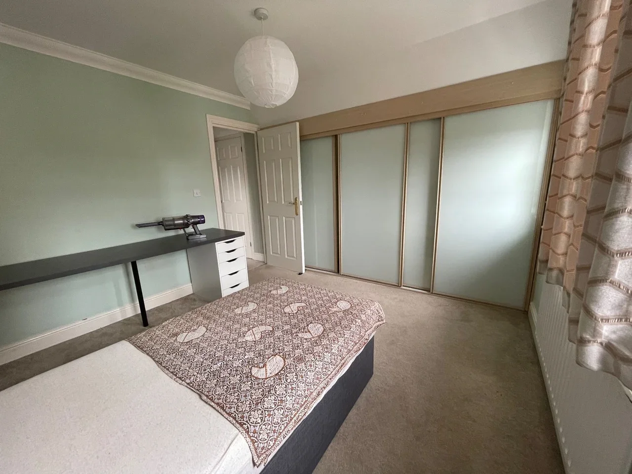 Room Rhapsody Crescent in Brentwood