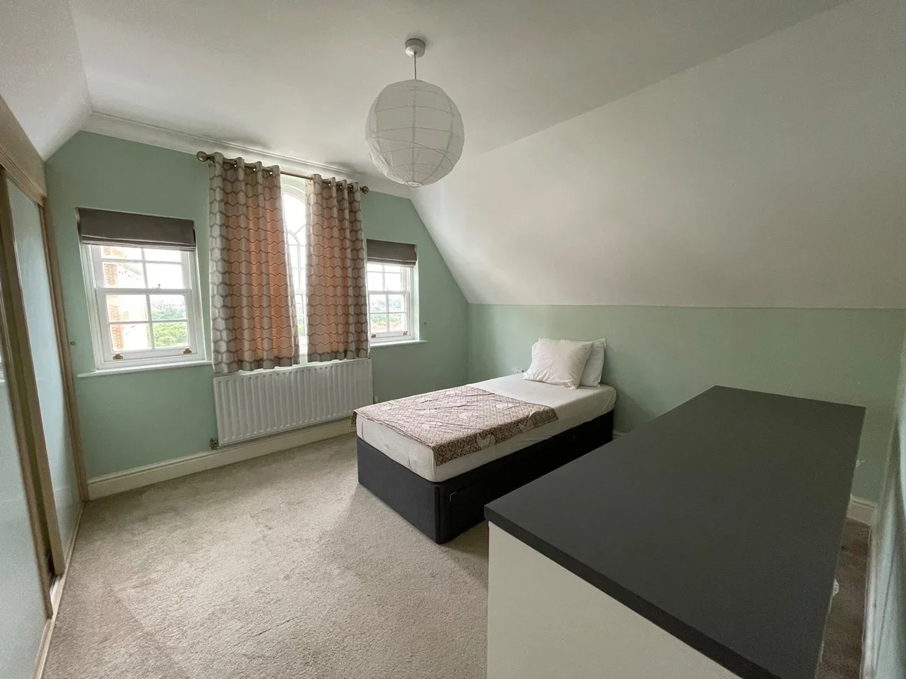 Room Rhapsody Crescent in Brentwood