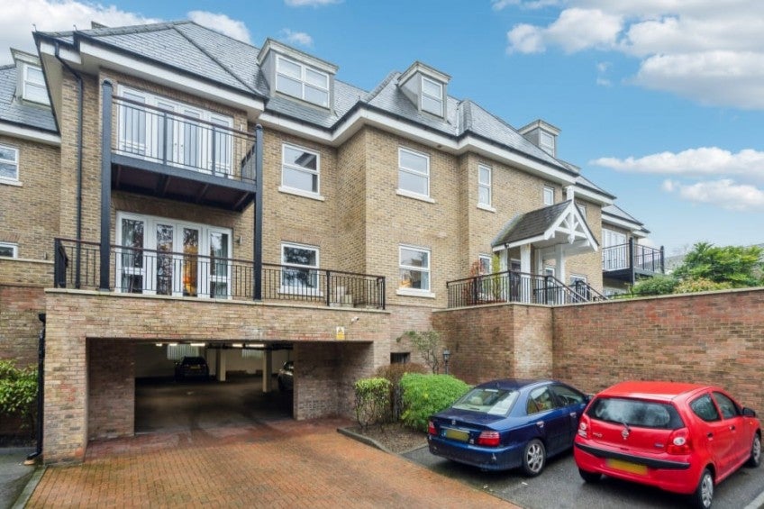 Flat South Park in Gerrards Cross