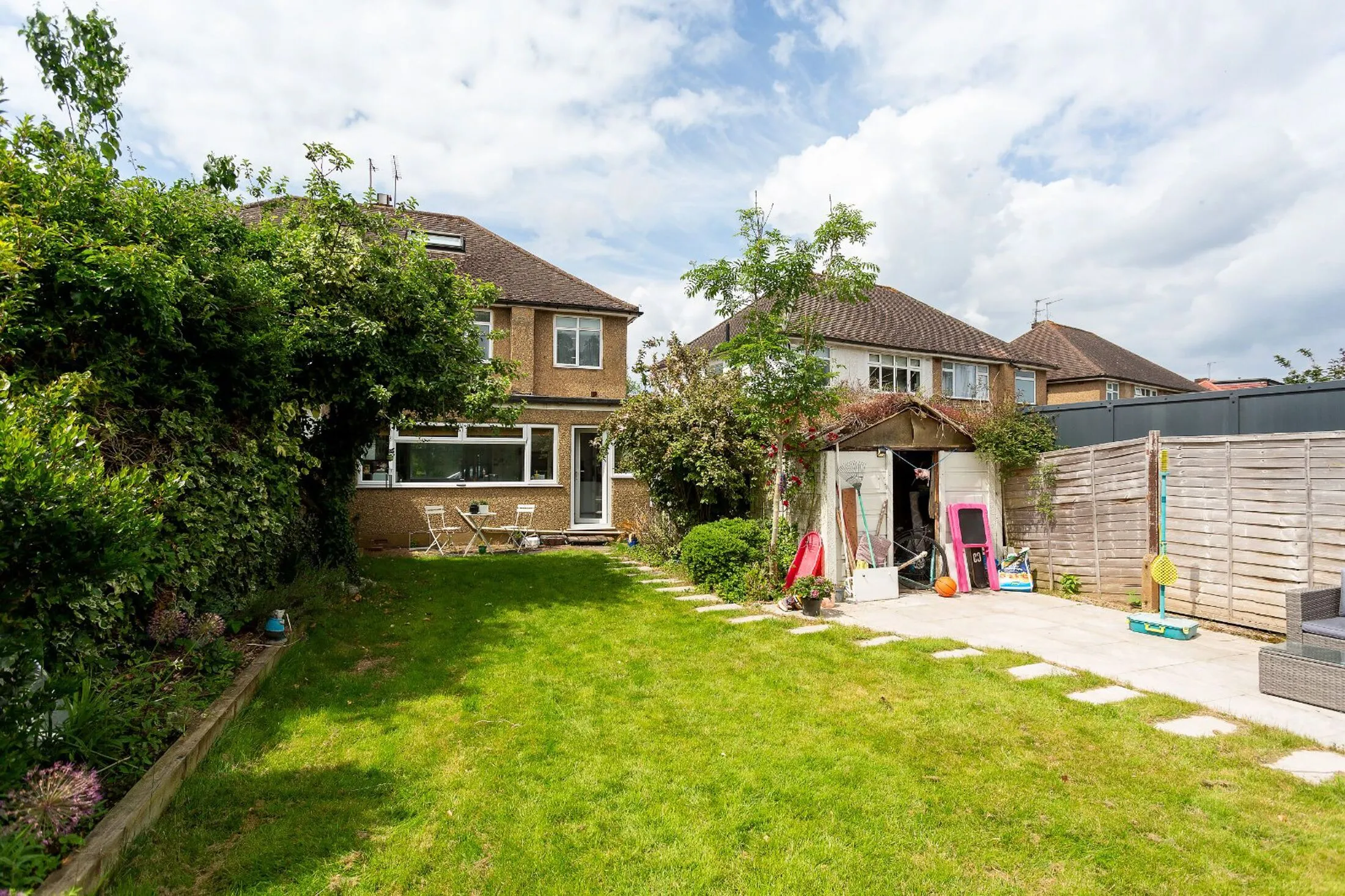 House Rutherford Way in Hertsmere