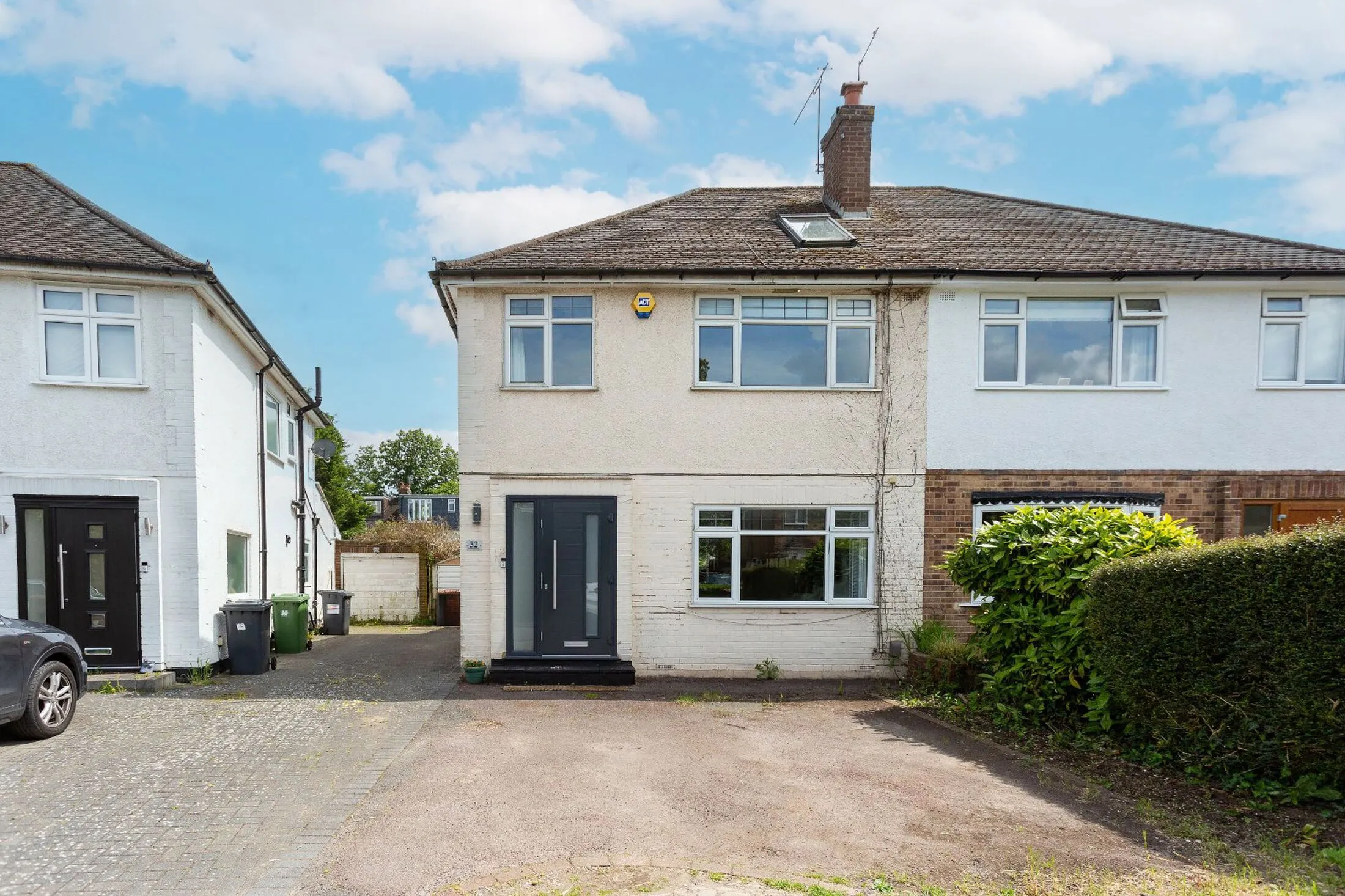 House Rutherford Way in Hertsmere