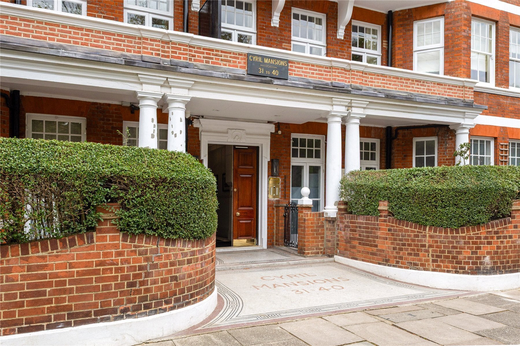 Flat Prince of Wales Drive in Greater London