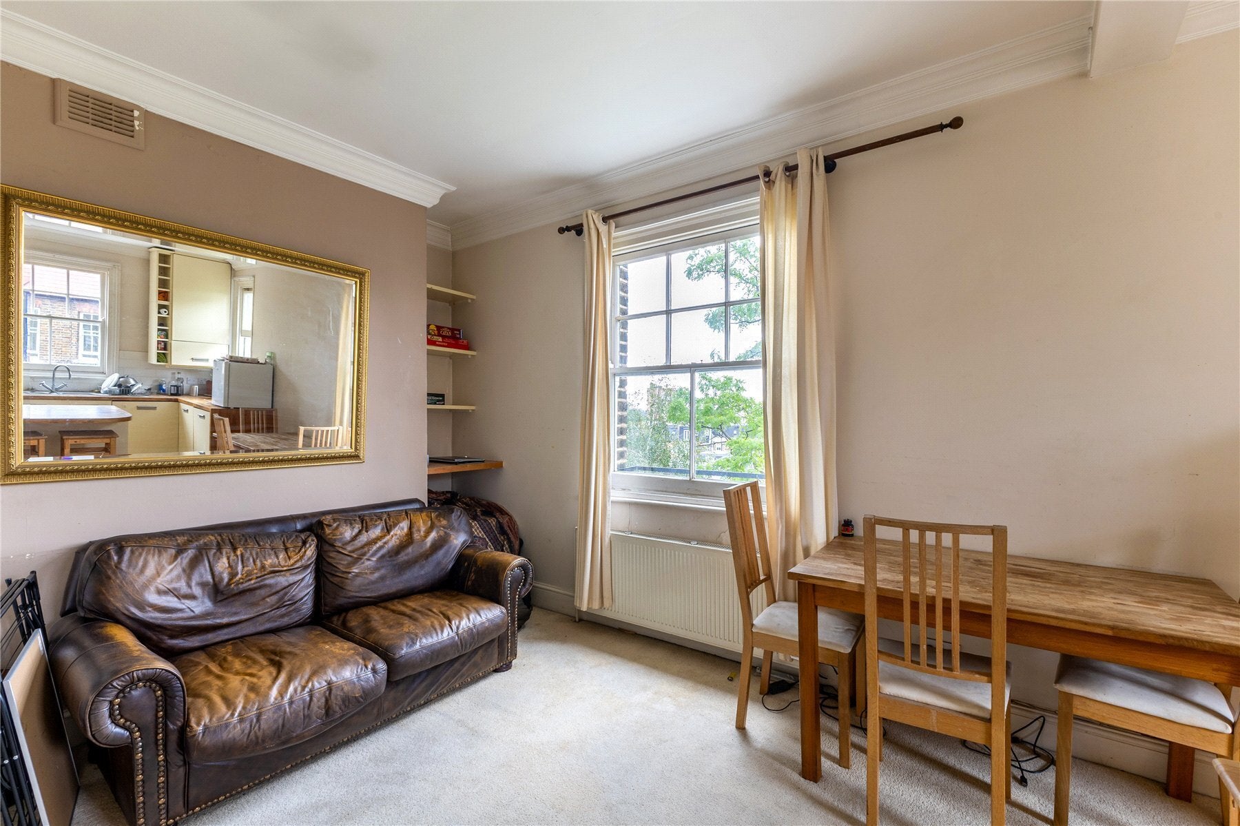 Flat Prince of Wales Drive in Greater London
