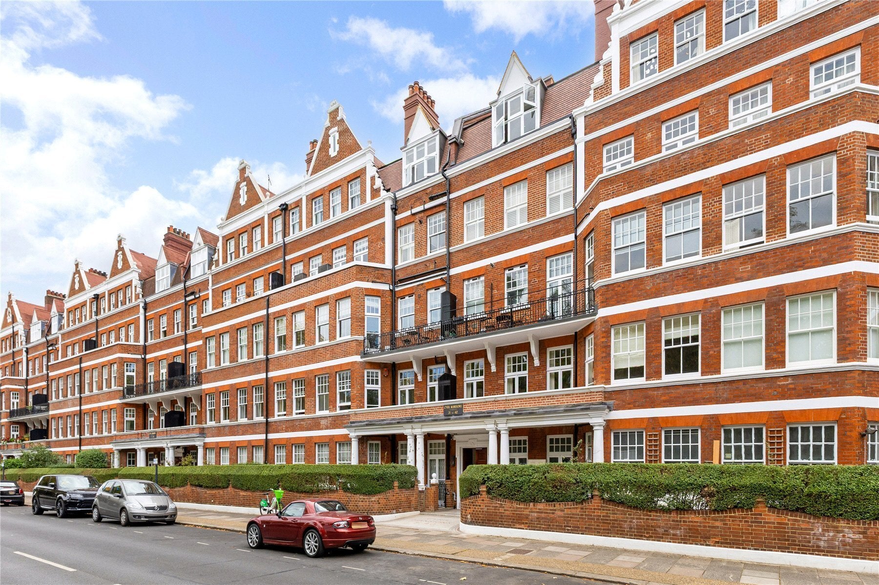 Flat Prince of Wales Drive in Greater London
