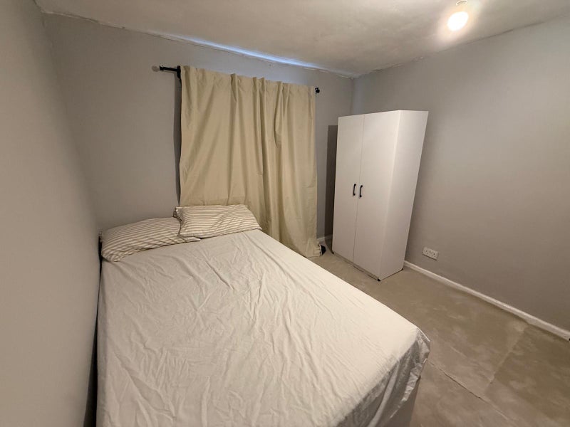 Room Westbury Road in Greater London