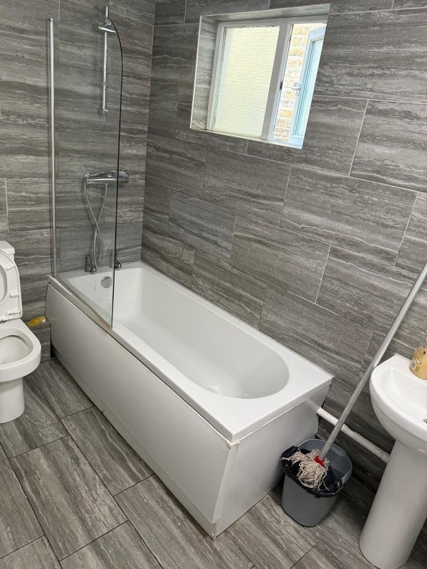 Room Westbury Road in Greater London