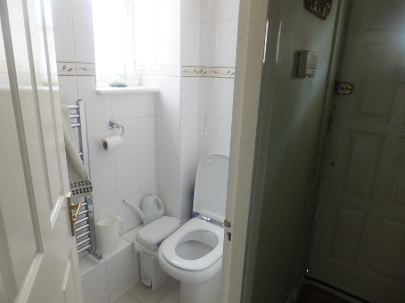 Room Veals Mead in Greater London