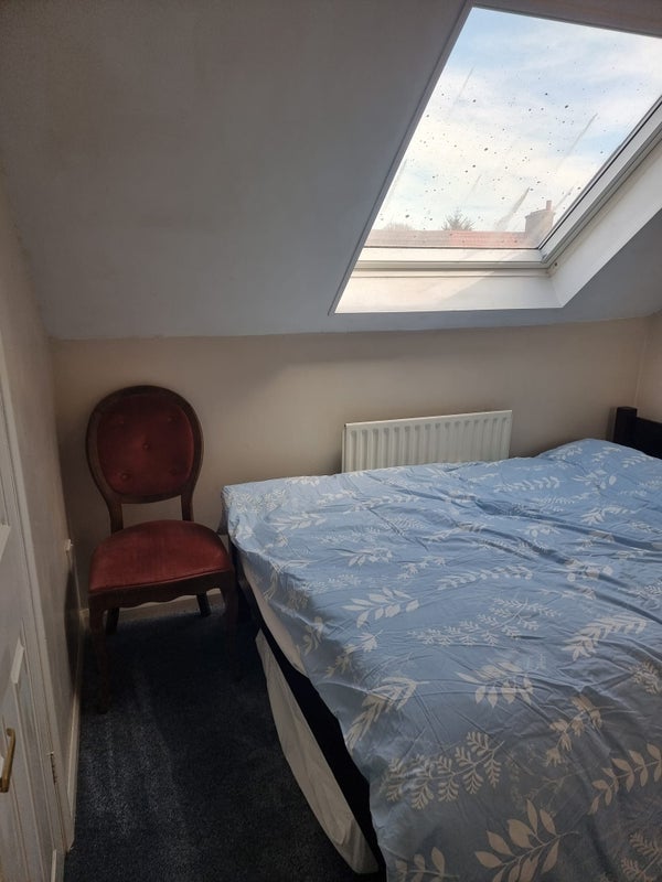 Room Veals Mead in Greater London