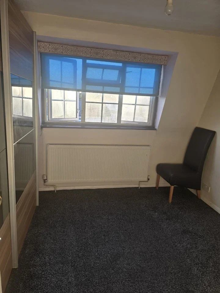 Room Chingford Mount Road in Greater London