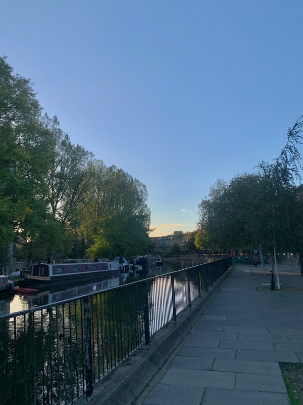 Room Barnwood Close in City of Westminster