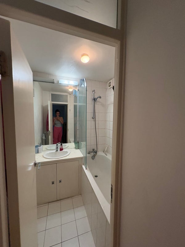 Room Barnwood Close in City of Westminster