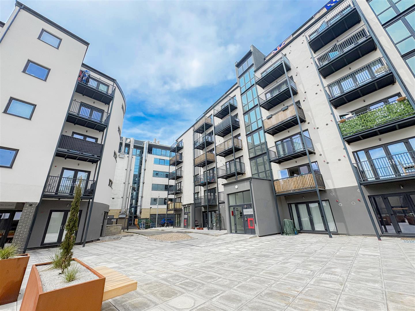 Flat Station Plaza in St Leonards