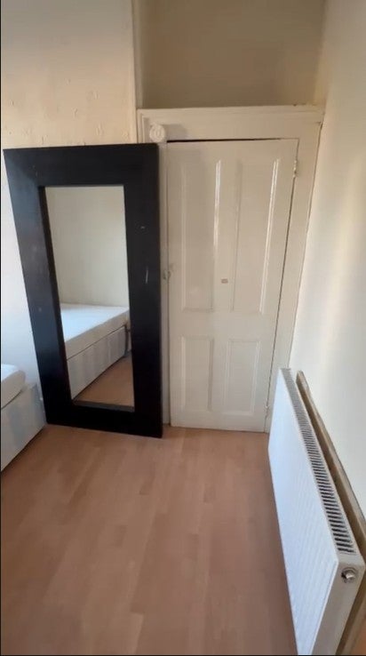 Flat Claude Road in Greater London