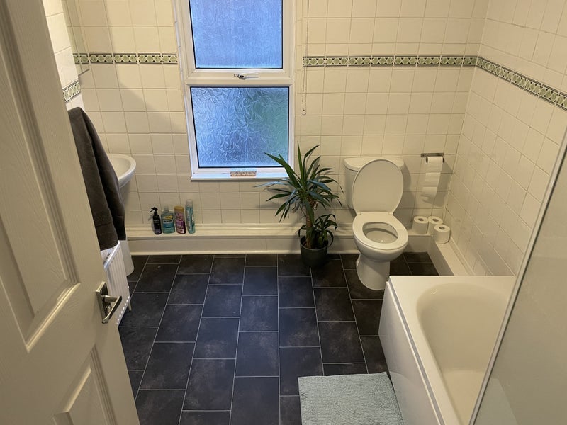 Room Charnwood Road in Greater London