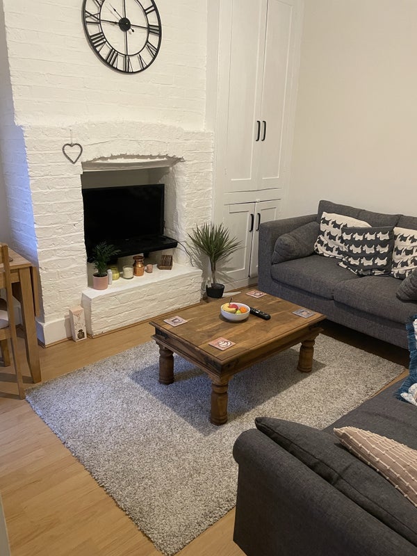 Room Charnwood Road in Greater London