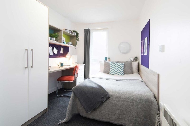 Room Queens Road in Coventry