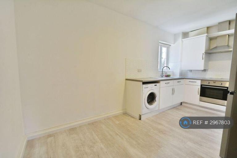 Flat Acanthus Court in Cotswold District