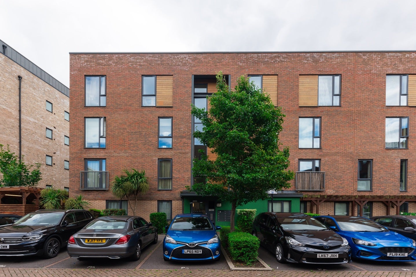 Flat Chequers Close in Greater London