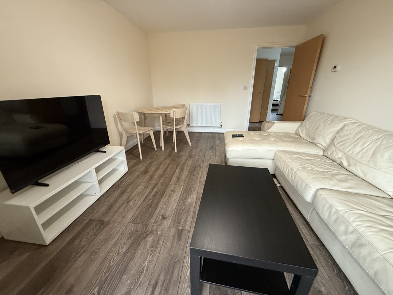 Flat Chequers Close in Greater London