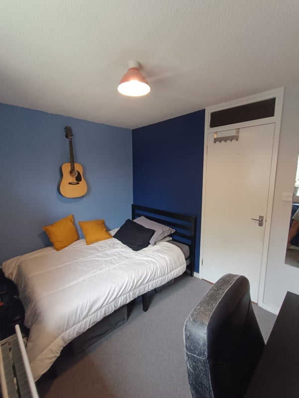 Room Brierly Gardens in Greater London