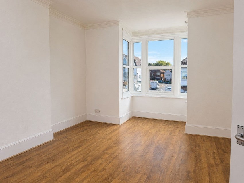 Flat Amherst Road in Rother