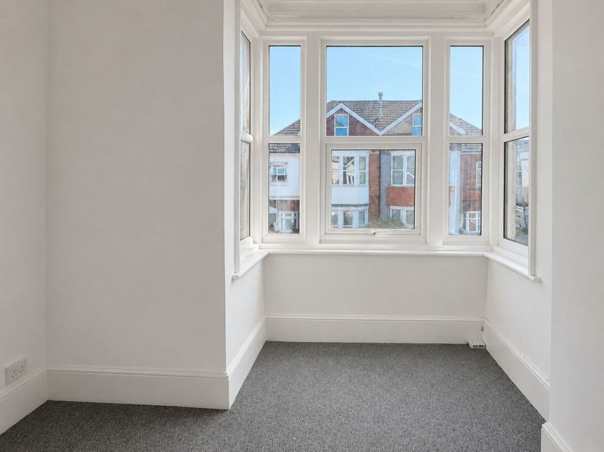 Flat Amherst Road in Rother
