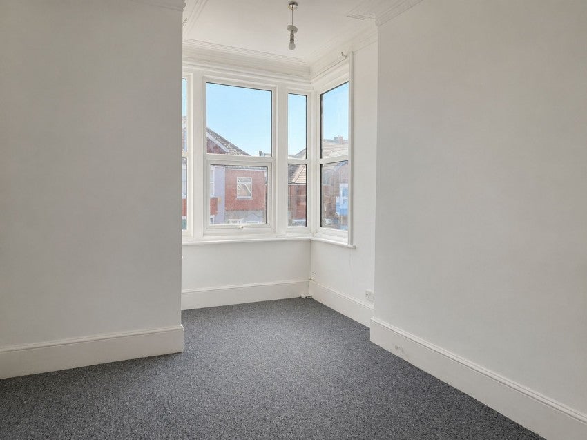 Flat Amherst Road in Rother