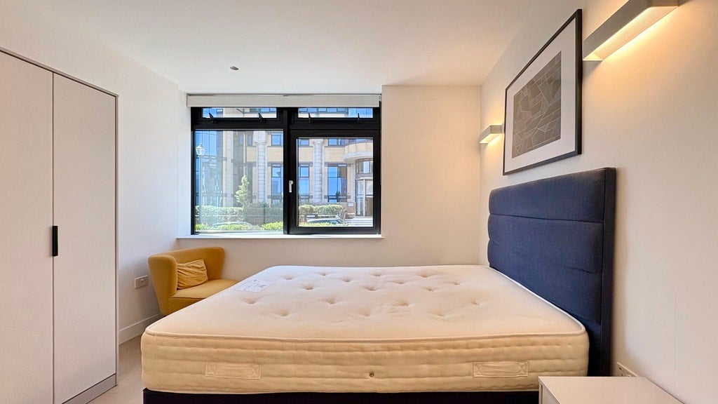 Flat Great West Road in Greater London