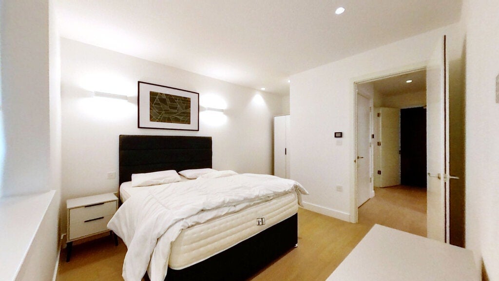 Flat Great West Road in Greater London