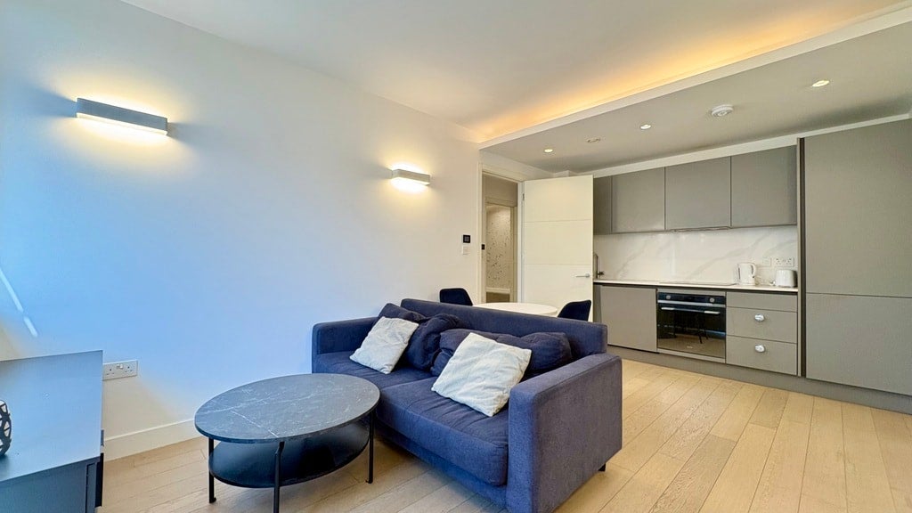 Flat Great West Road in Greater London