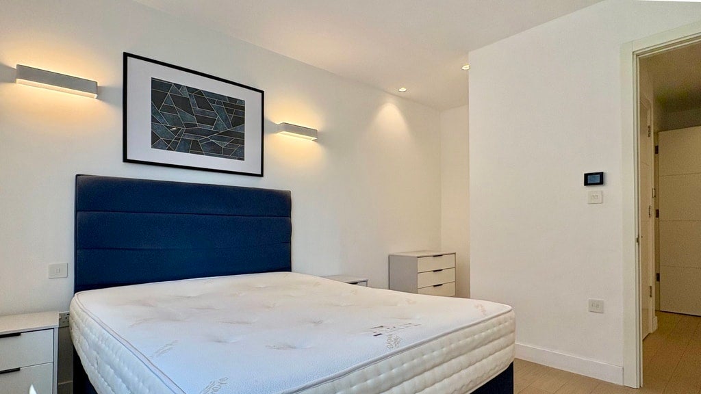 Flat Great West Road in Greater London