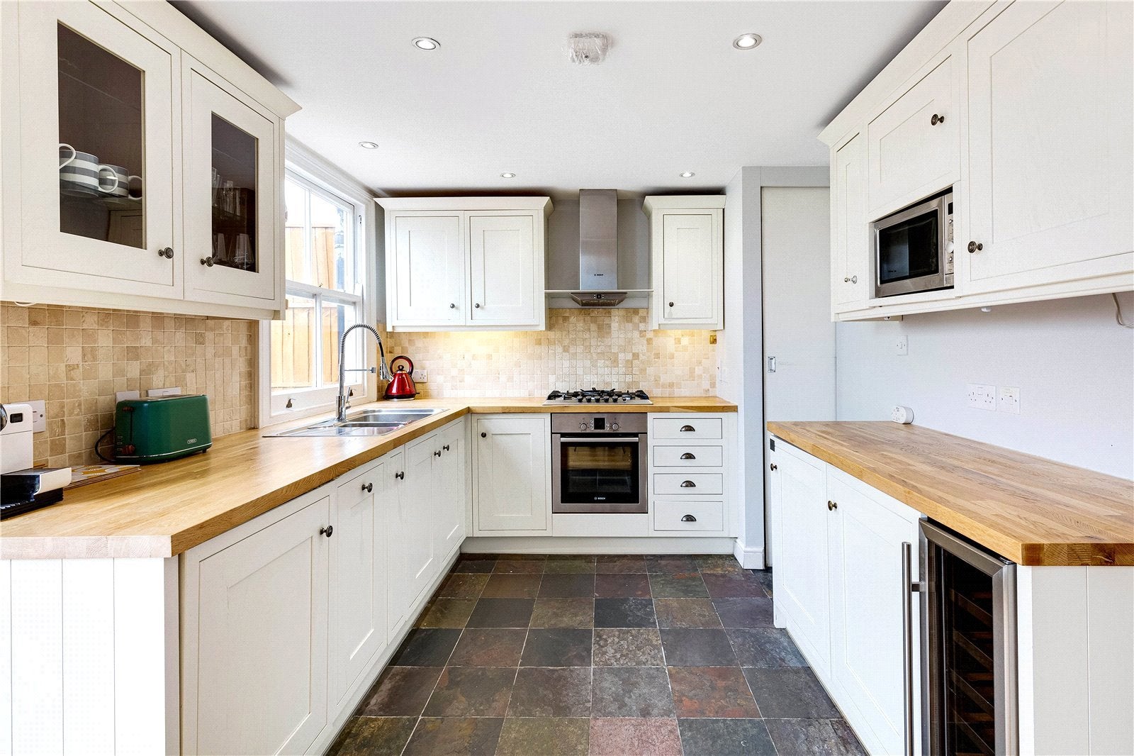 Flat Eardley Crescent in Greater London
