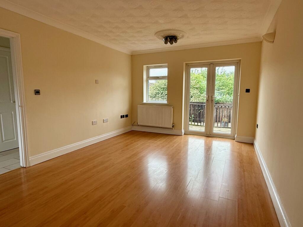 House Fairmead Way in Peterborough