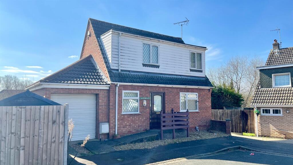 House Fairmead Way in Peterborough