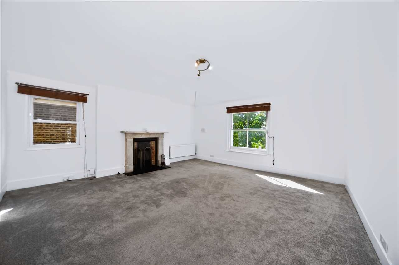 Flat Manor Park in Greater London