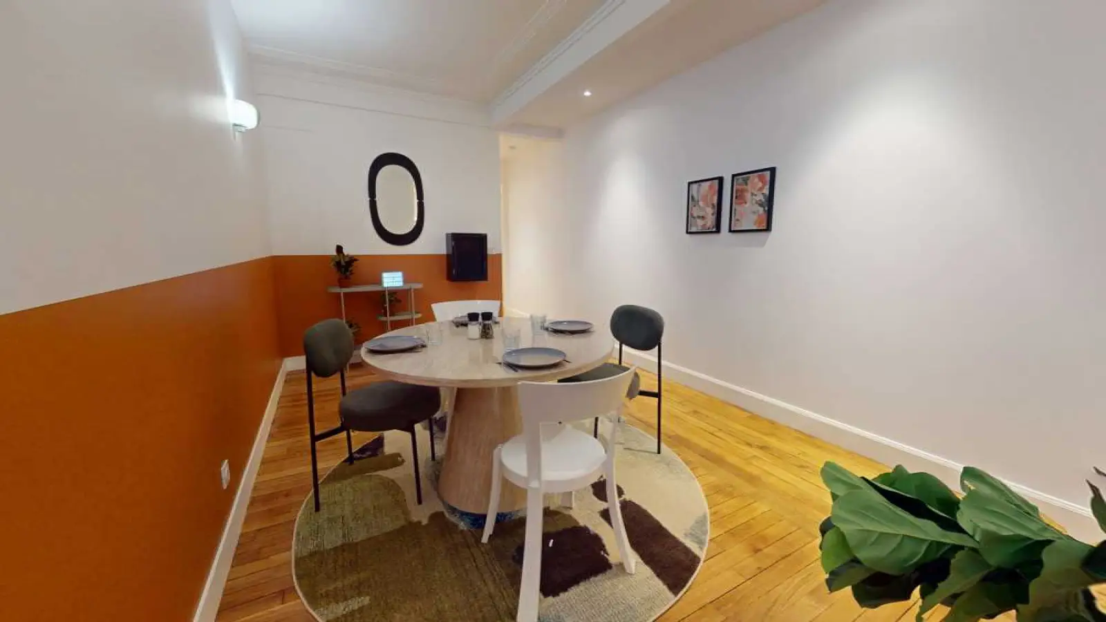 Chambre Rue François-Iᵉʳ à Paris