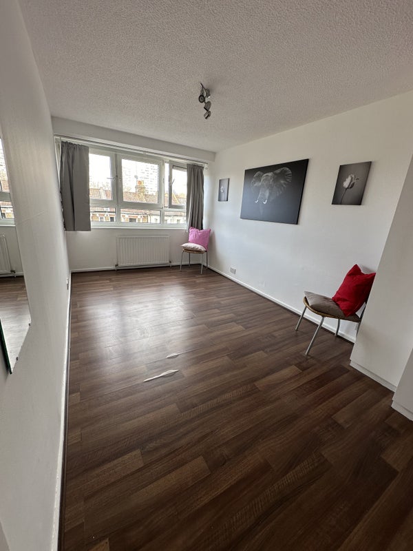 Room Shuttleworth Road in Greater London