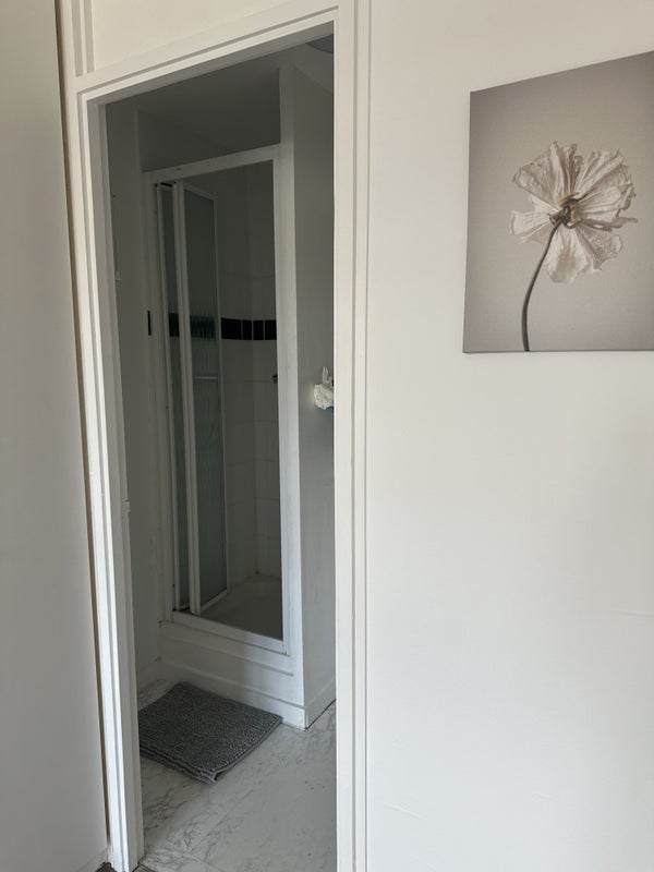 Room Shuttleworth Road in Greater London