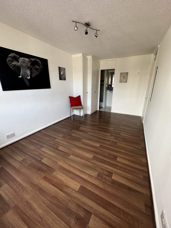 Room Shuttleworth Road in Greater London